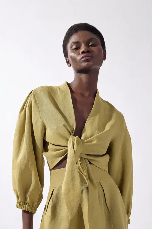 SOLID FRONT TIE CROP TOP